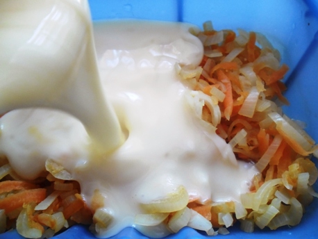 изображение Как приготовить минтай в духовке с луком и морковью