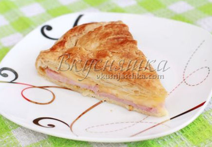 изображение пирога с сыром из слоеного теста